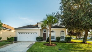 Beautiful 4 bed 3 bath villa located in Windsor Palms Resort