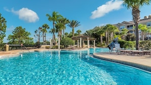 Beautiful 6 bed 4 bath villa located in Windsor Hills Resort