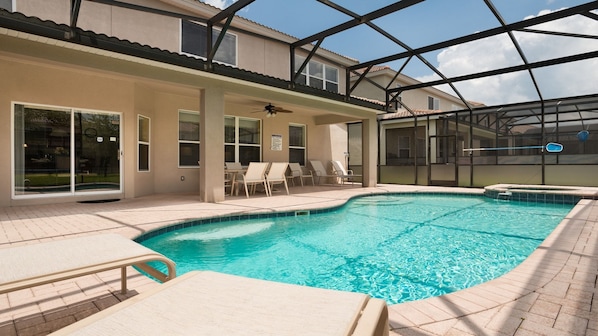 Beautiful 6 bed 4 bath villa located in Windsor Hills Resort