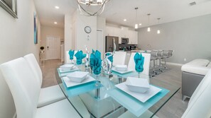  This townhome has a total of 3 bathrooms.