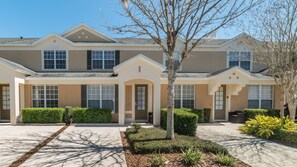 Beautiful 3 bed 3 bath townhome located in Windsor Hills Resort