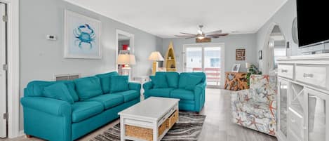 Miracle on 34th - vacation home in Cherry Grove, North Myrtle Beach | living room 1 | Thomas Beach Vacations