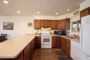SWP Hi Country Haus 2115 kitchen