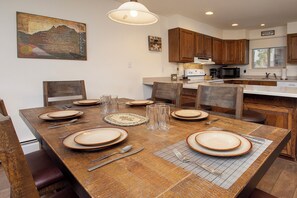 SWP Hi Country Haus 2115 dining area