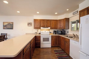 SWP Hi Country Haus 2115 kitchen
