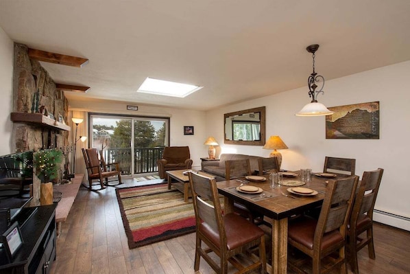 SWP Hi Country Haus 2115 dining and living room