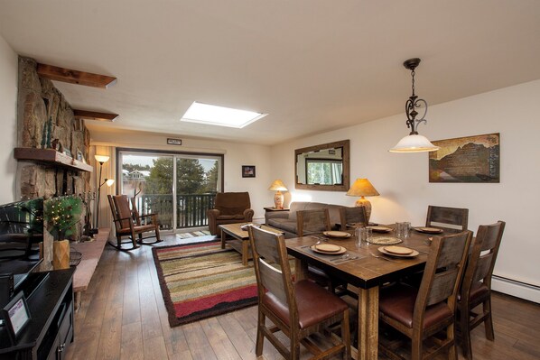 SWP Hi Country Haus 2115 dining and living room