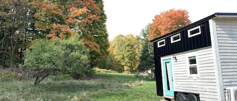 View of the tiny house in the backyard! Its closer to house for Wifi reasons!