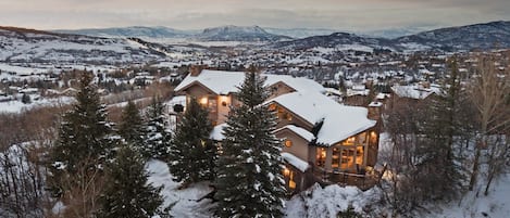 Glacier Lodge Grande, Aerial Exterior