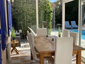 Outdoor dining