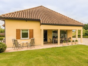 Außenseite Ferienhaus [Sommer]