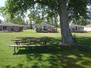 east shore lakefront cottage package
Cottage 3, 4 & 5. All 2 bedroom &1 bath.