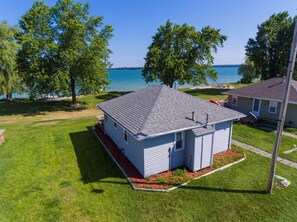 cottage 3.