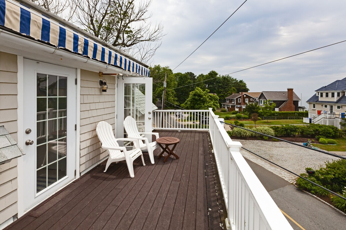 Perfect Water View Year-Round Cottage!