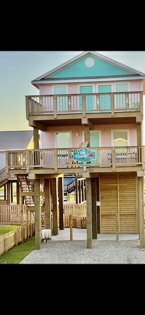 Cozy Cottage on the beach side of Bluewater Hwy. Beach views from both decks.