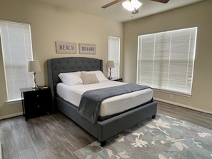 2nd bedroom with queen bed