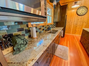 Kitchen - Granite countertops & stainless steel appliances 