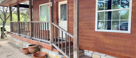 Secluded 3/2 Unit - Two-Sided Porch