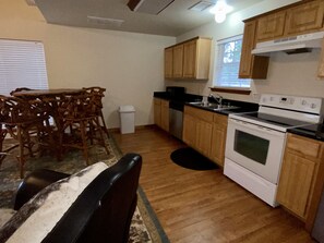 Kitchen/Dining