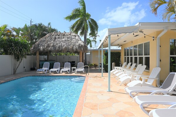 Pool with new tiki hut, lanai