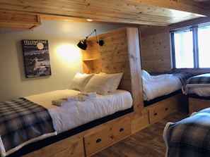 Wolf Room, lots of fun to stay here. 2 Queen Beds, 2 Twin Beds, room for storage