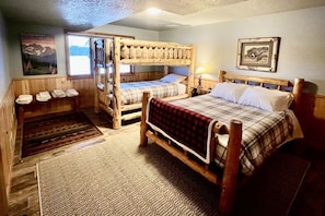 Bear Room- perfect for a family, Queen Bed and twin bunk bed. 