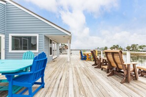 Large upper deck with great views.