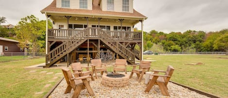 Granbury Vacation Rental | 3BR | 2.5BA | 1,500 Sq Ft | Stairs Required