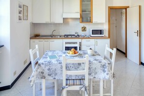 Dining Room, Kitchen