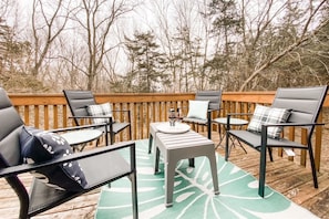 Rear deck overlooking the trees