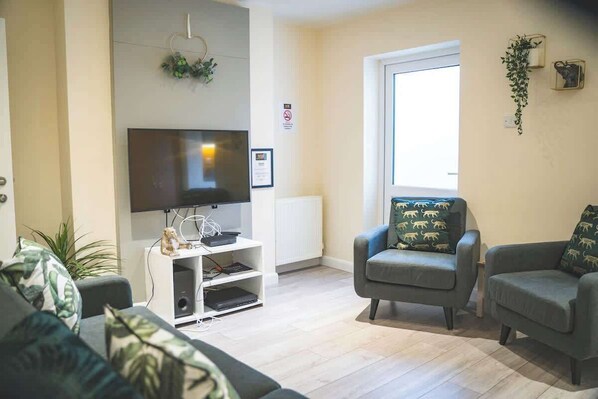 The main living room with ample seating for the evenings.