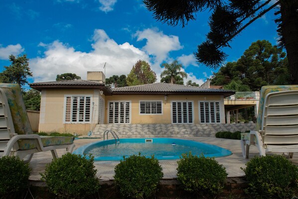 Casa com internet Wi-FI, piscina, churrasqueira em Campina Grande do Sul/PR