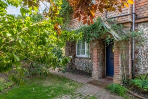 1 Church Cottages entrance