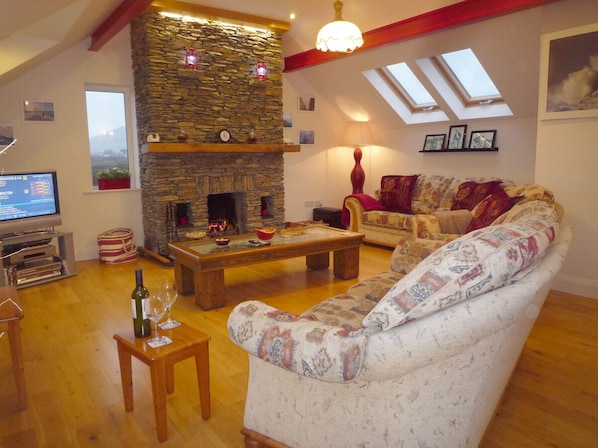 Fourteens Holiday Home, Seaside Holiday Accommodation Available in Ballinskelligs County Kerry