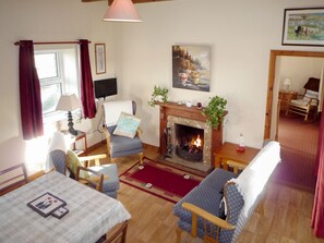 Bridies Cottage, Sea View Holiday Accommodation on Inishnee Peninsula, Roundstone, County Galway 