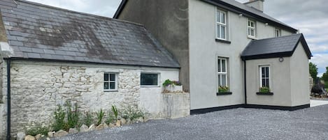   Rowan House, Pretty Secluded Holiday Accommodation near Castleisland, County Kerry