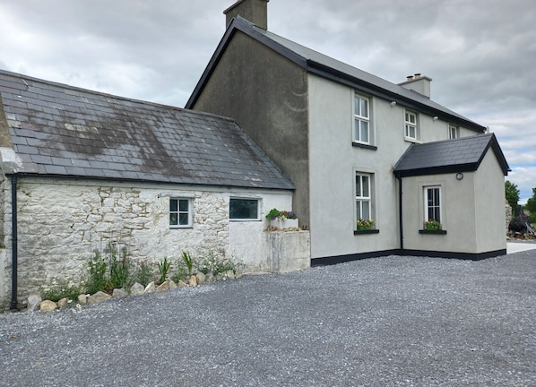   Rowan House, Pretty Secluded Holiday Accommodation near Castleisland, County Kerry