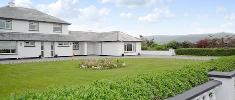 Charming Self- Catering Mountain View Holiday Home near Louisburg, County Mayo