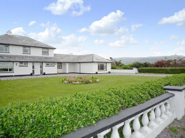 Charming Self- Catering Mountain View Holiday Home near Louisburg, County Mayo