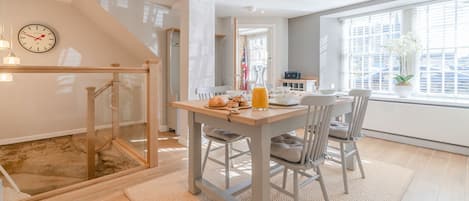 Open plan kitchen with dining area, Little Elms, Bolthole Retreats