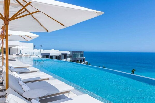The rooftop infinity pool will be waiting for you here in Cabo!