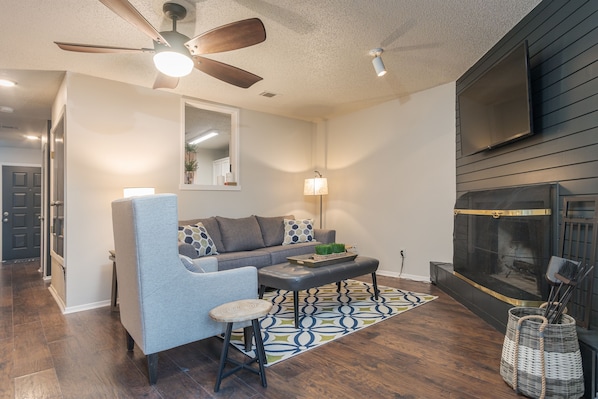 Cozy living room with fireplace and sofa w/queen fold out bed