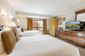 Bedroom 2 - 2 Queen Beds