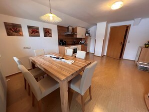 Table, Meubles, Bois, Design Intérieur, Architecture, Sol, Sol, Tache De Bois, Salon, Mur