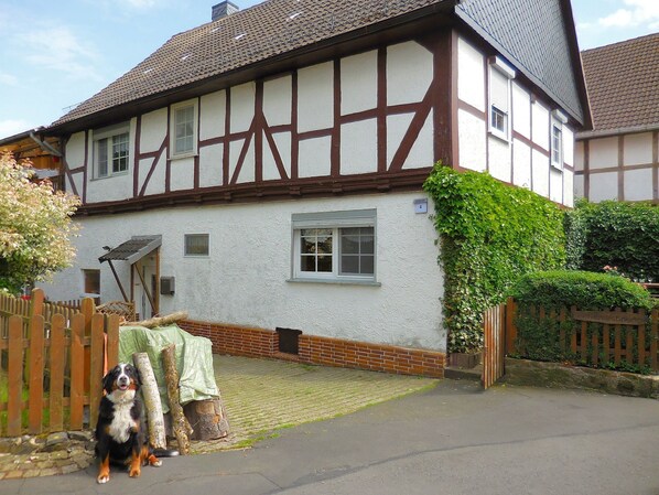 Außenseite Ferienhaus [Sommer]