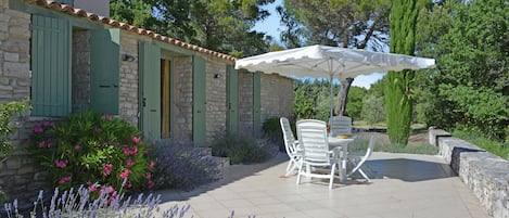 84LUCK, Terrasse de lavande avec vue, Murs, Provence