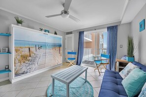 Living and Sleeping Area 