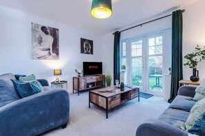 Open plan Living Room benefitting from a sofa bed and Smart TV with Netflix.