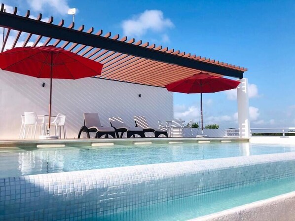 Rooftop plunge pool