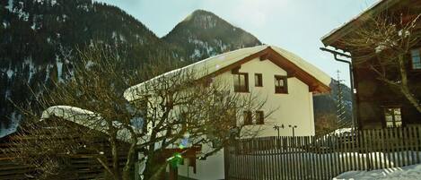 Außenseite Ferienhaus [Winter]